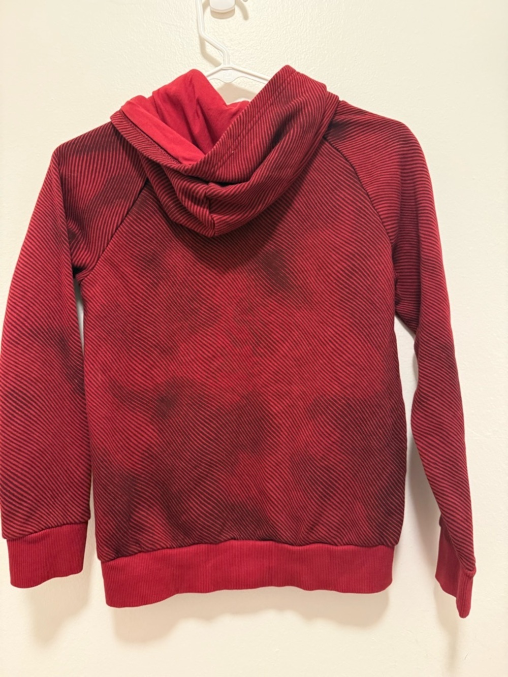 Underarmour Boys Sweatshirt Hoodie Red And Black Abstract Lines Size Medium - Picture 4 of 4